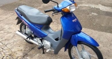 Moto Honda Biz é furtada no bairro Pereiros