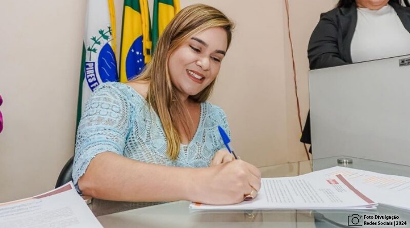 Prefeita de Pires Ferreira empossa 64 novos servidores aprovados em concurso público