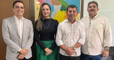 Prefeito Robério Rufino se reúne com Secretária Augusta Brito e Secretário Nelson Martins em Fortaleza