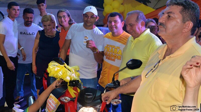 Ipu celebra o Dia do Trabalhador com festa na Praça de Iracema, com sorteio de prêmios, dentre eles uma moto zero km