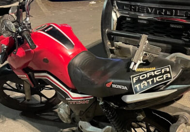 Menor é apreendido com arma de fogo e moto roubada em Sobral