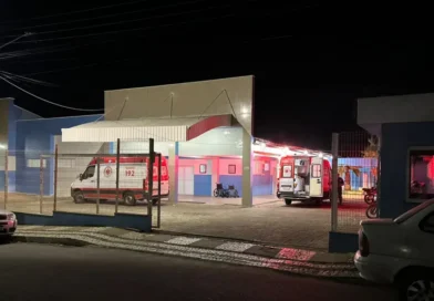 Grave acidente envolvendo carro e moto deixa feridos na zona rural de Ipu