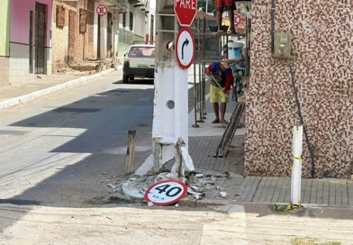 Ipu Notícias obtém com exclusividade imagens de acidente que danificou poste no centro da cidade