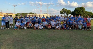 Jogo dos Amigos leva atletas e convidados ao estádio municipal e encerra com confraternização