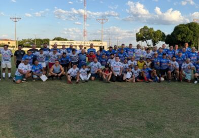 Jogo dos Amigos leva atletas e convidados ao estádio municipal e encerra com confraternização
