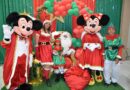 Daterra Atacado e Varejo chegada do Papai Noel com brindes e música em noite natalina