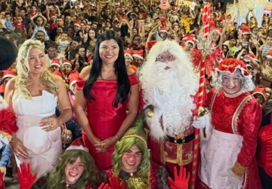 Chegada do Papai Noel lota Praça de Iracema e reúne famílias em Ipu
