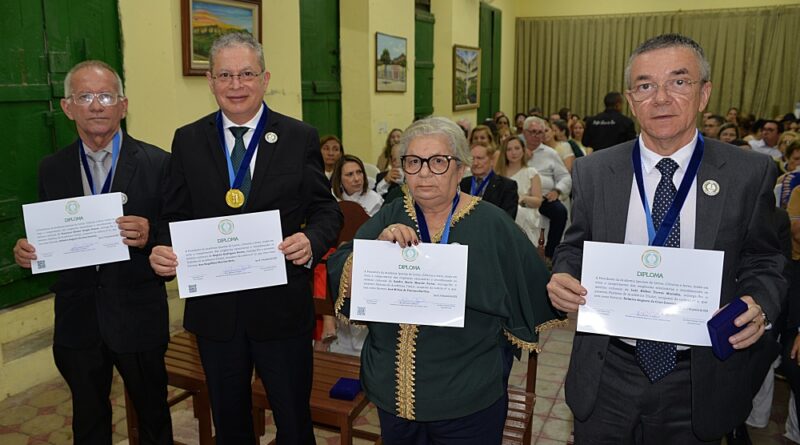 AILCA empossa nova Mesa Diretora e novos acadêmicos em solenidade