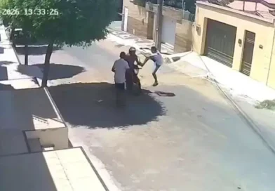 Idoso de 64 anos é derrubado de moto e roubado por dois criminosos em Sobral, no Ceará