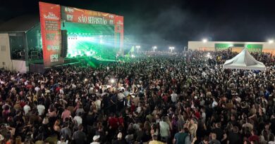 Nattan reúne multidão no Grêmio Recreativo Ipuense no último dia dos festejos do padroeiro de Ipu