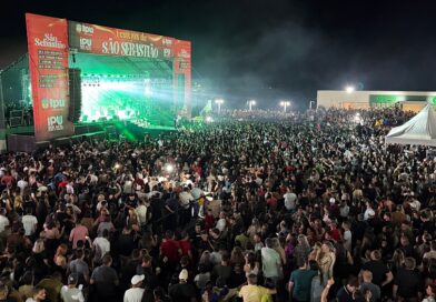 Nattan reúne multidão no Grêmio Recreativo Ipuense no último dia dos festejos do padroeiro de Ipu