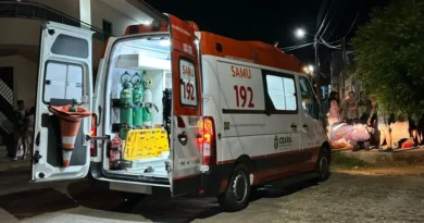 Homem sofre queda, bate cabeça em calçada, e é socorrido pelo SAMU em Ipu