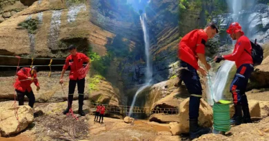 Bombeiros Civis instalam contenções e isolam áreas de risco na Bica da Cachoeira do Donato, em Pires Ferreira