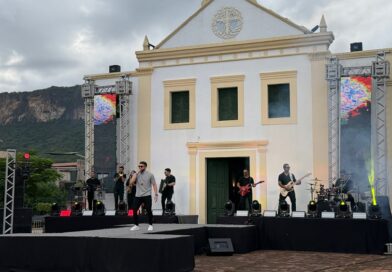 Cantor católico ipuense Emannuel Nazareno grava EP “Deus tem um plano” no Quadro da Igrejinha