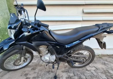 Força Tática apreende motocicleta com suspeita de clonagem e sinais de adulteração em Ipu