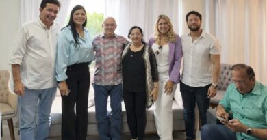 Ao lado da prefeita Milena e Diego Carlos, Sérgio Aguiar anuncia 300 mil para a compra de transporte da saúde de Ipu