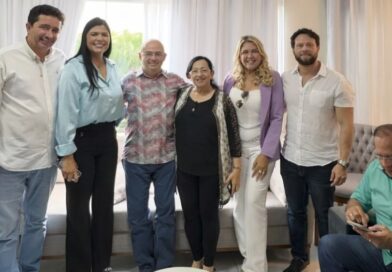 Ao lado da prefeita Milena e Diego Carlos, Sérgio Aguiar anuncia 300 mil para a compra de transporte da saúde de Ipu