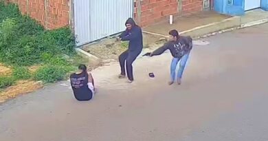 Armas de fogo falham várias vezes e jovem sobrevive a ataque de dois homens armados — Foto: TV Verdes Mares/Reprodução