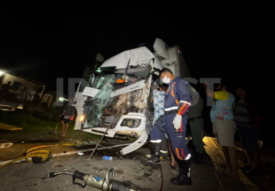 Motorista fica preso as ferragens em grave acidente entre caminhões em Ipu