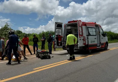 Motociclista fica ferido após colisão com caminhão na CE-187, em Ipu