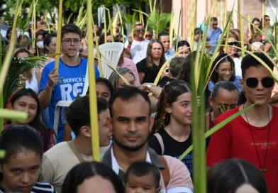 Católicos de Ipu participam do Domingo de Ramos e abrem celebrações da Semana Santa