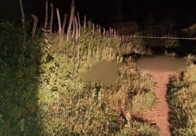 Dois corpos são encontrados crivados de bala dentro de cercado, em Varjota