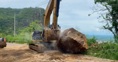 Pedra é removida e trânsito é liberado na CE-187 após ação rápida da SOP e Prefeitura de Ipu