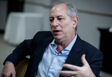 Justiça Eleitoral condena Ciro Gomes por violência política de gênero contra Janaína Farias