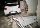 Carro desgovernado atinge residência no acesso ao bairro Lagoa, em Ipu