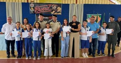 Alunos recebem certificados durante formatura do PROERD em Ipu