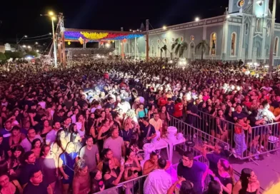 Multidão lota última noite do Arrastapé Carnaúba e encerra festival com grandes atrações em Reriutaba