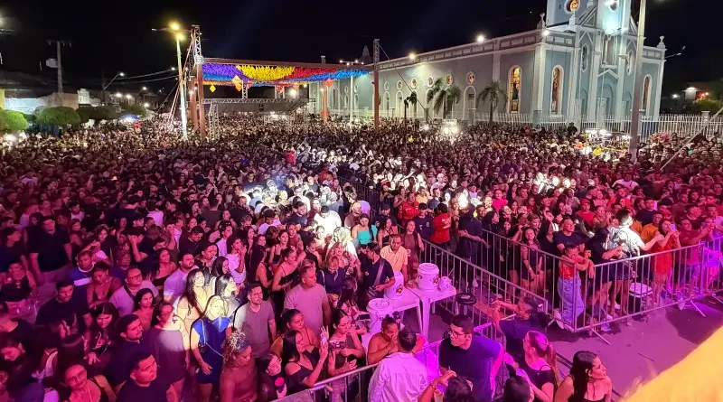 Multidão lota última noite do Arrastapé Carnaúba e encerra festival com grandes atrações em Reriutaba