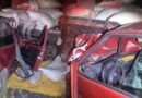 Fiat Uno colide na traseira de carroceria puxada por trator na CE-257, em Pires Ferreira
