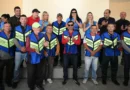 Mototaxistas de Ipu recebem novos coletes durante evento no Palácio Iracema