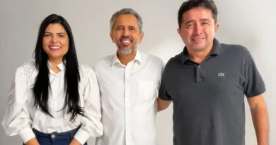 Milena Damasceno e Lindbergh Martins participam de gravação com governador Elmano de Freitas
