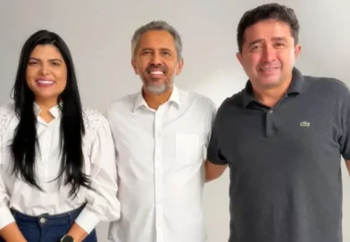 Milena Damasceno e Lindbergh Martins participam de gravação com governador Elmano de Freitas