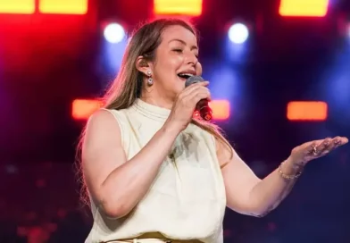 Adriana Arydes reúne público católico em show pelos 103 anos de Reriutaba