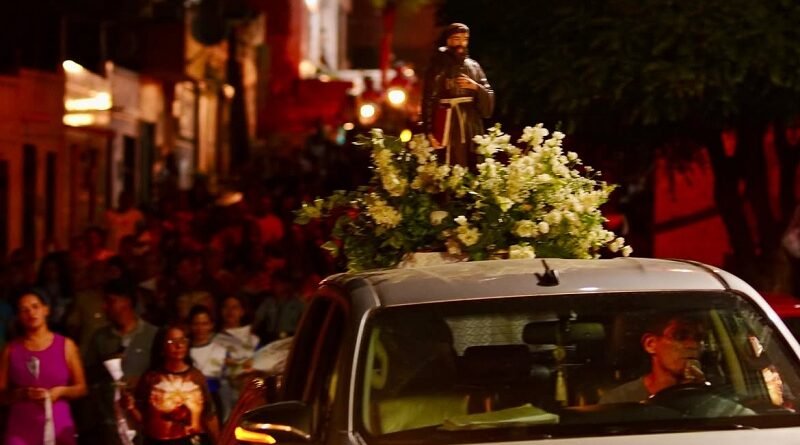 Festejos de São Francisco de Assis têm início com ciclo-moto-procissão em Ipu