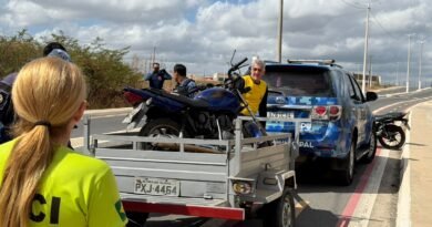Motocicleta roubada de vigilante é recuperada em matagal no bairro Pereiros, em Ipu