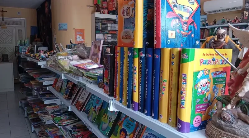 Livraria Estação 10: nova loja e queima total